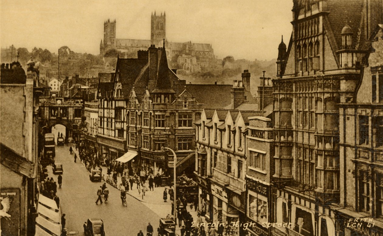 Lincoln High Street, final do século XIX-início do século XX. de Frith and Co
