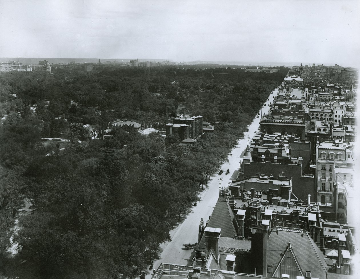 Quinta Avenida, olhando para o norte do telhado do Metropolitan Club na 61st Street, New York City, c.1904 de G.P. Hall und Sohn