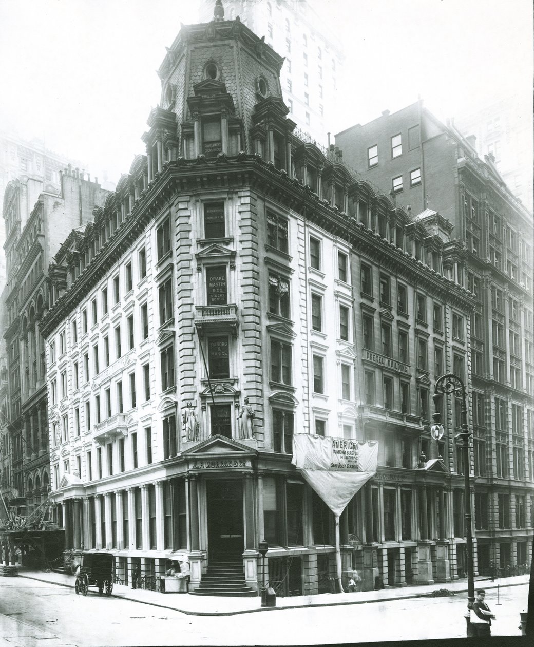 JP Morgan Building, Wall Street, Nova York (foto de gelatina de prata) de G.P. Hall und Sohn