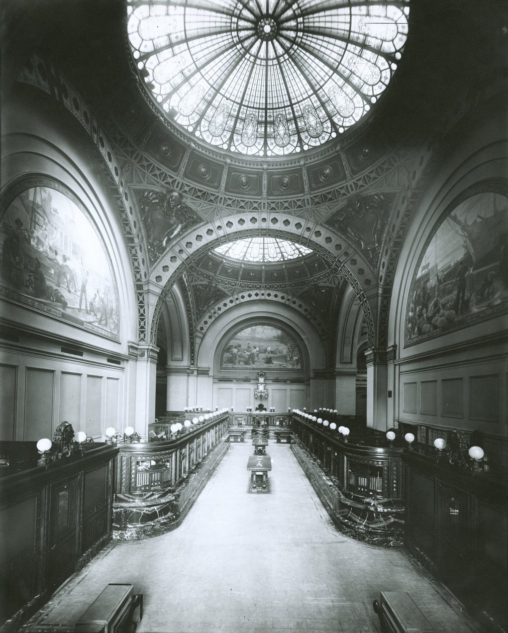 National Park Bank Interior, Nova York, 1910 (foto de gelatina de prata) de G.P. Hall und Sohn