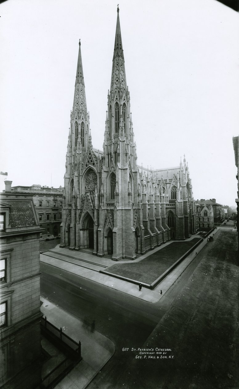 Catedral de St. Patrick, Quinta Avenida, 1909 (fotografia preto e branco) de G.P. Hall und Sohn