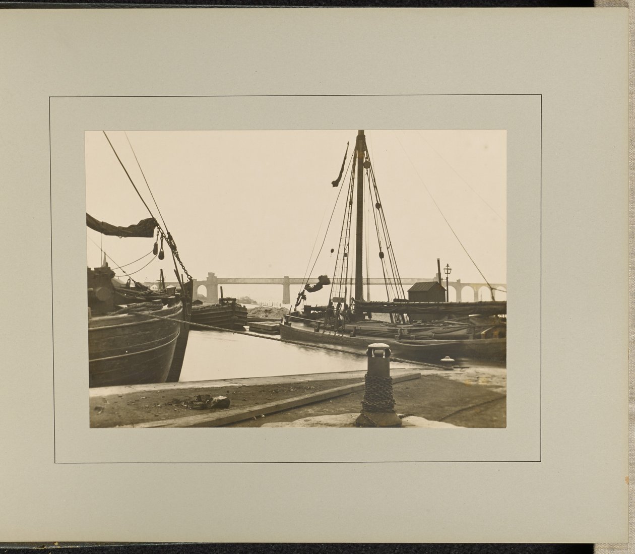 Runcorn - Docas de Old Quay de G. Herbert and Horace C. Bayley