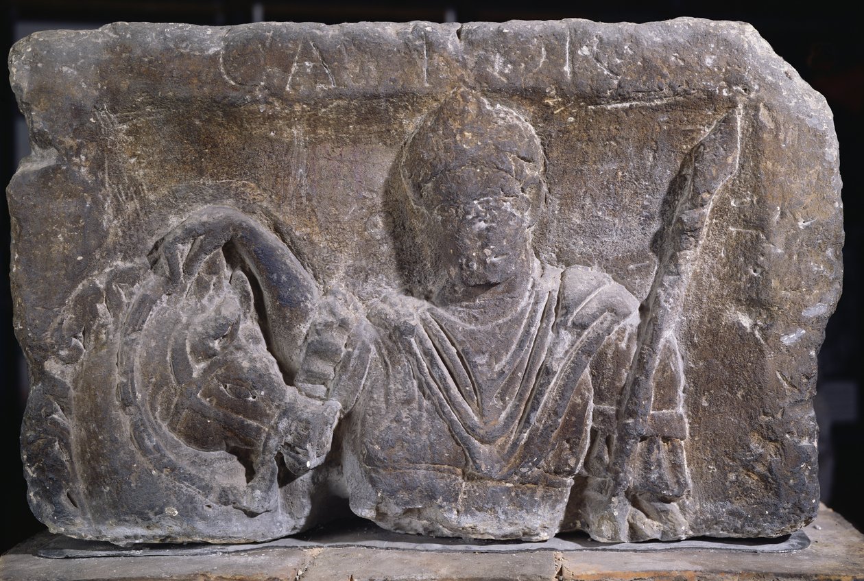 Capital do Pilar Nautes representando um homem e uma cabeça de cavalo, 14-37 dC de Gallo Roman