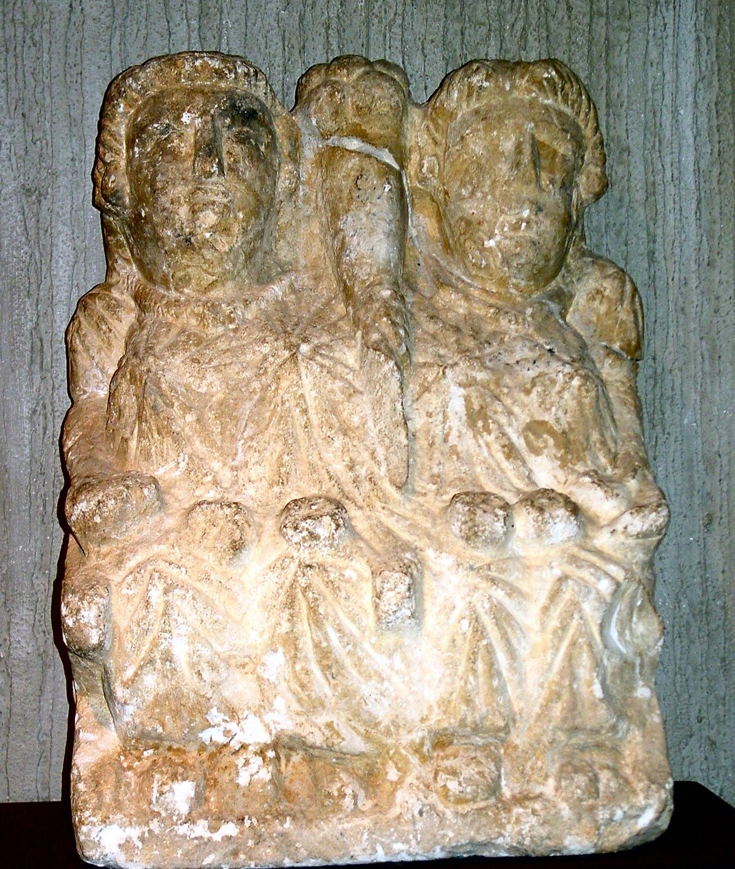 Duas Deusas-Mães (pedra branca) de Gallo Roman