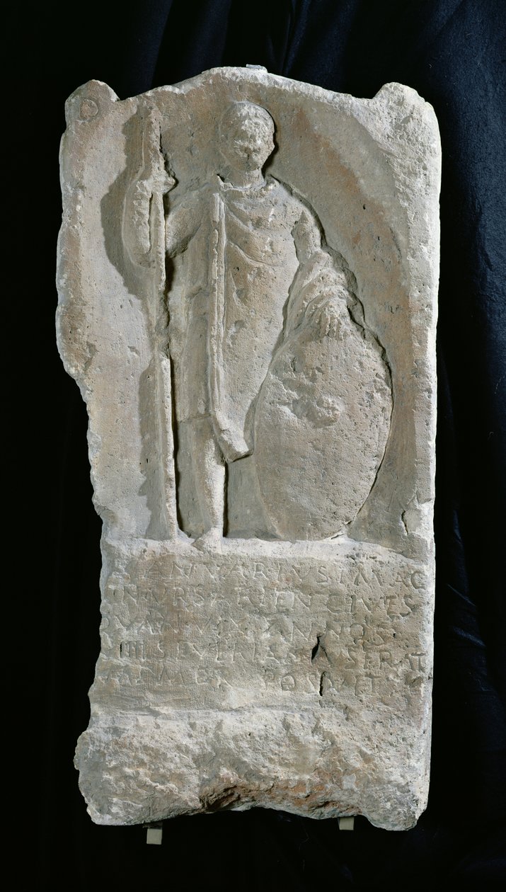 Estela funerária de um soldado, de Longueau (calcário) de Gallo Roman