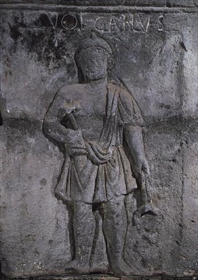 Capital do Pilar Nautes representando Vulcano segurando um martelo de Gallo Roman