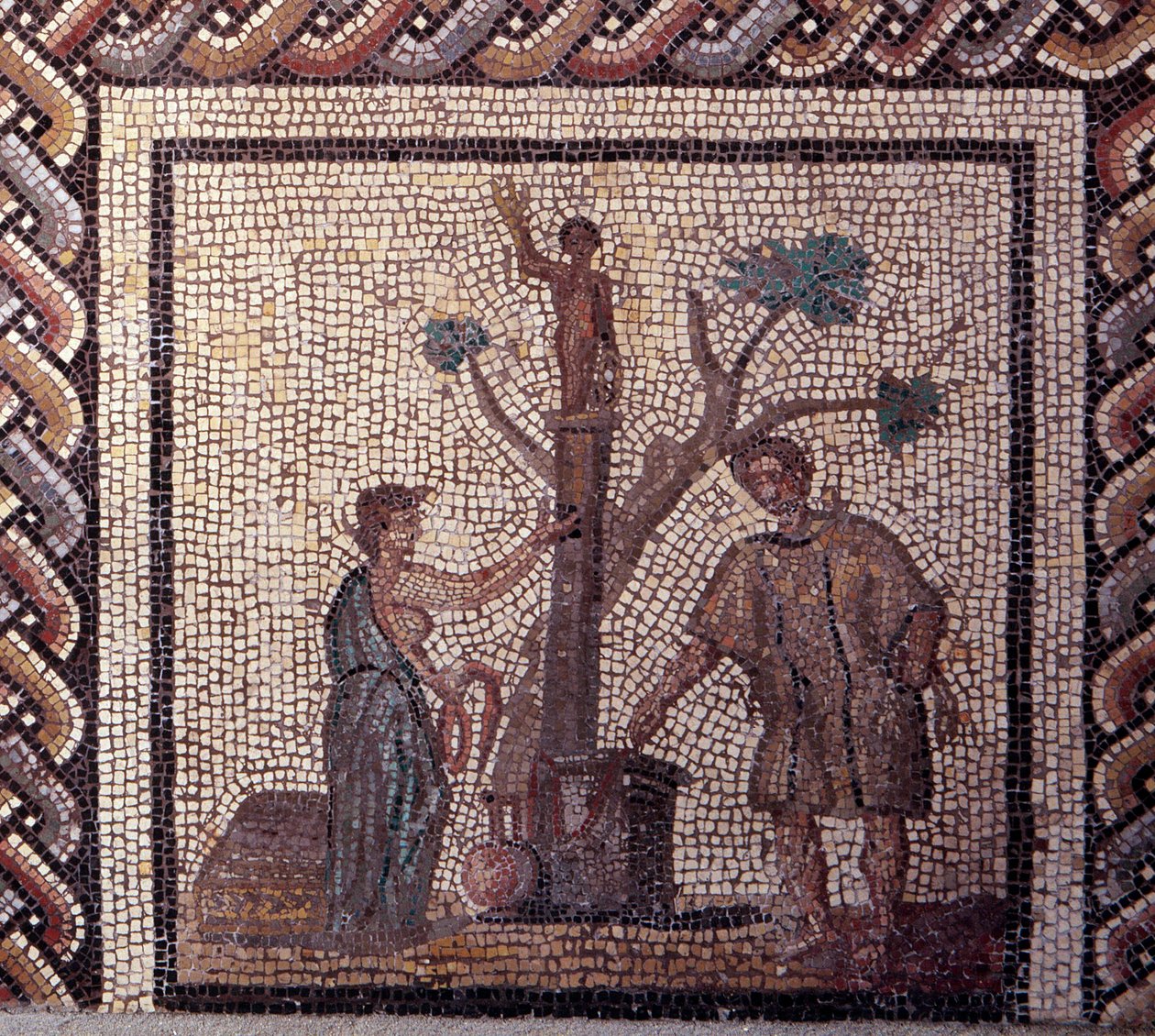 Gallo Roman Art: pavimentação em mosaico representando um calendário rústico. Cena de sacrifícios em Ceres e Apollo. Fim do século II, início do século III depois de JC. De Saint-Romain-en-Gal (Rhone). Saint Germain en Laye, Museu Nacional de Arqueologia. de Gallo Roman