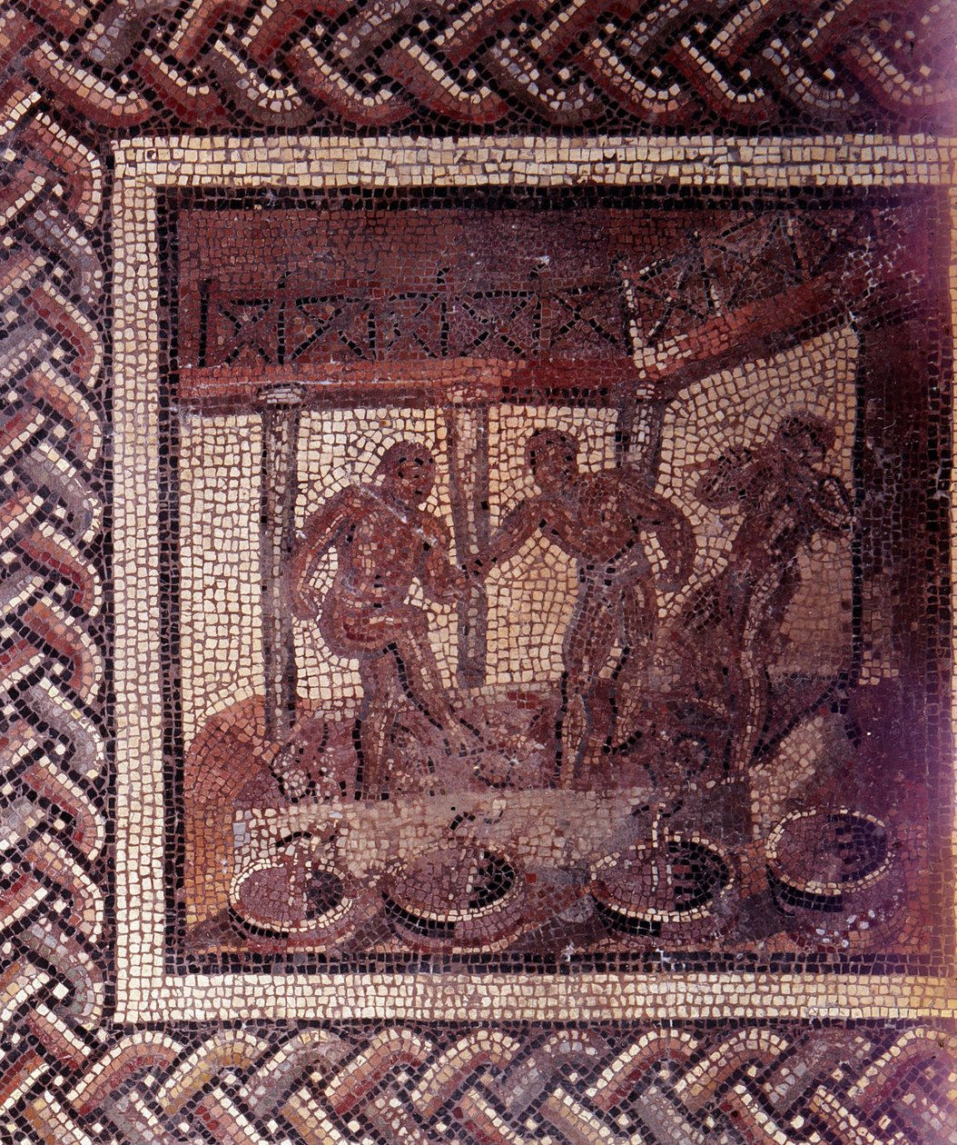 Gallo Roman Art: pavimentação em mosaico representando um calendário rústico. Cena de pisa de uvas numa cuba. Fim do 2º, início do 3º século depois de JC. De Saint-Romain-en-Gal (Rhone). Saint Germain en Laye, Museu Nacional de Arqueologia. de Gallo Roman