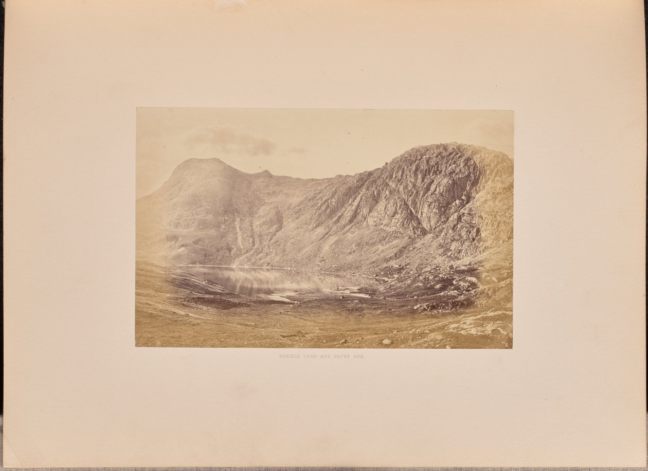 Stickle Tarn e Pavey Ark de Garnett and Sproat