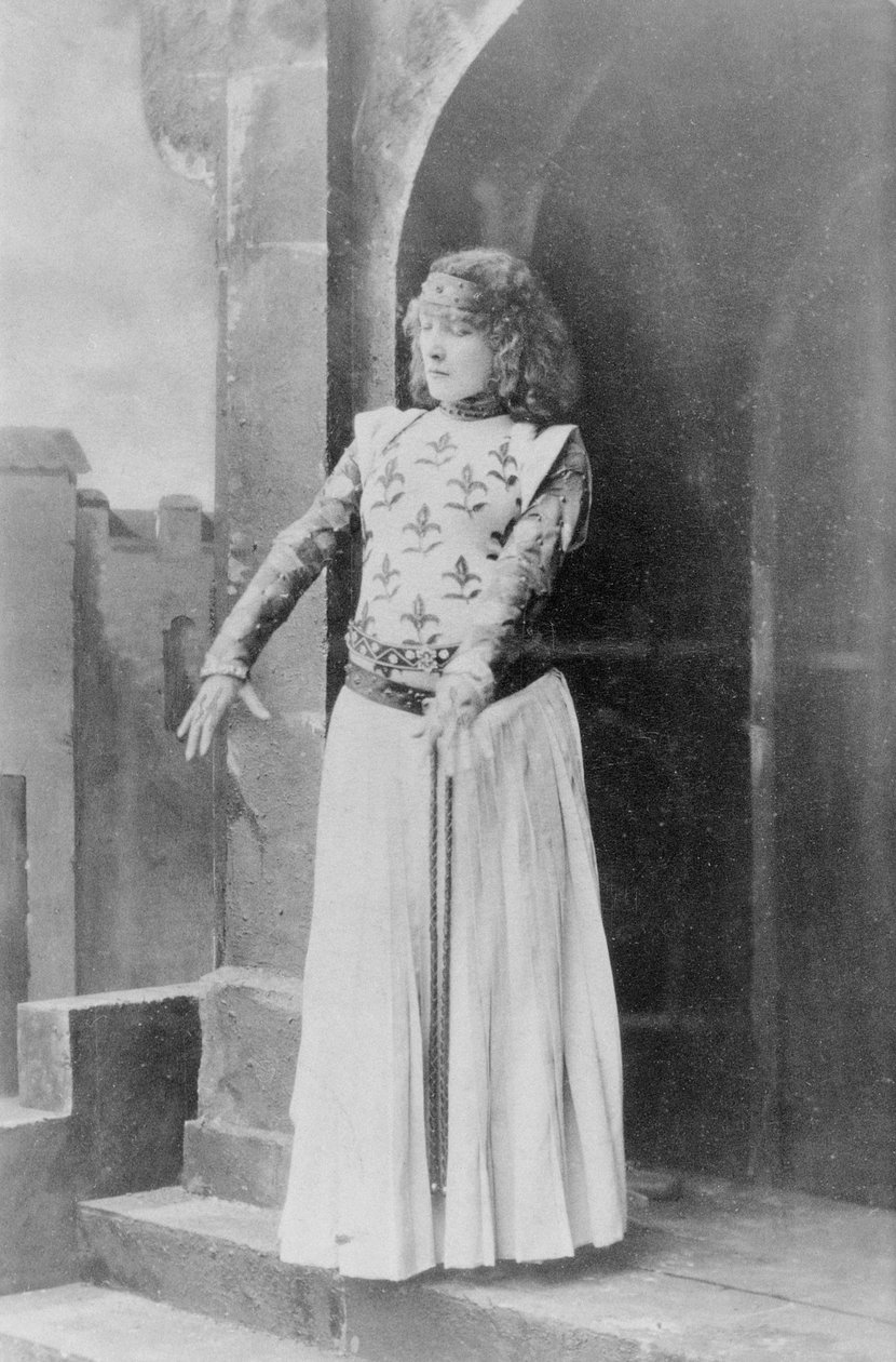 Sarah Bernhardt (1844-1923) no papel de Joana d&39;Arc em &39;Le Proces de Jeanne d&39;Arc&39; de Emile Moreau, 1909 de Nadar