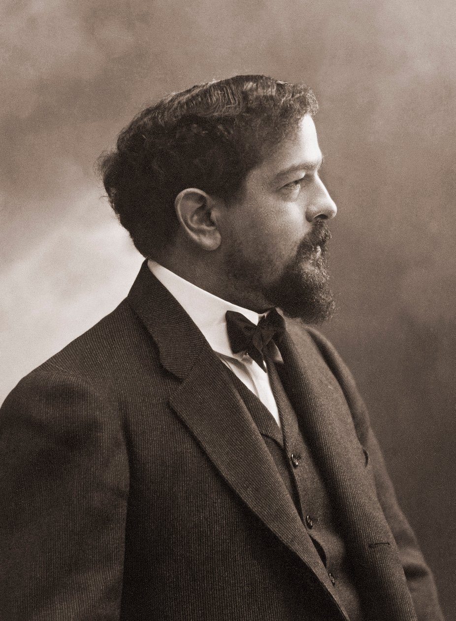 Compositor francês (1862-1918) Claude Debussy - Retrato do compositor francês Claude Debussy (1862-1918) 1908 - foto Nadar. de Gaspard Felix Tournachon Nadar