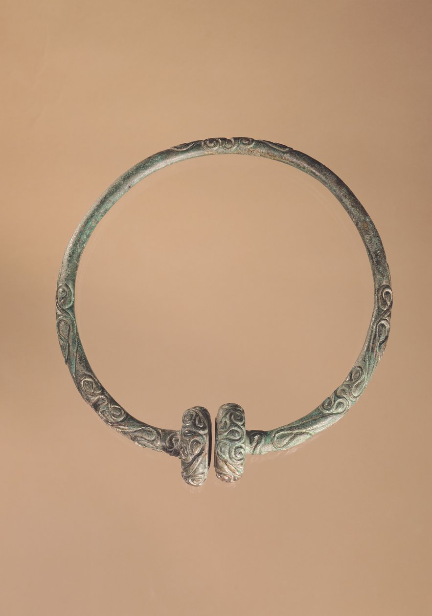Torque com desenhos ternários, 5º a 4º século aC (bronze) de Gaulish