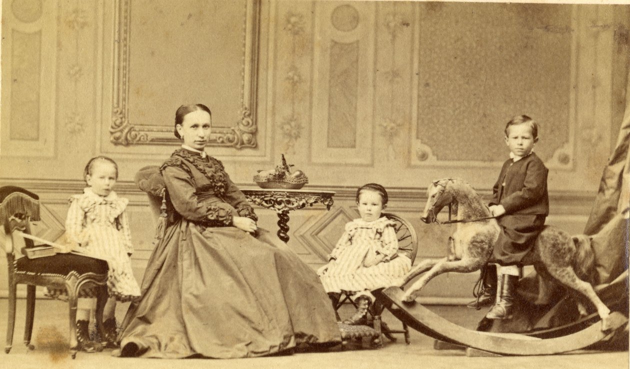 Menino jovem, ligado, cavalo balanço, cercado, por, seu, família, 1860s, (albumen, impressão) de Georg Friedrich Brandseph