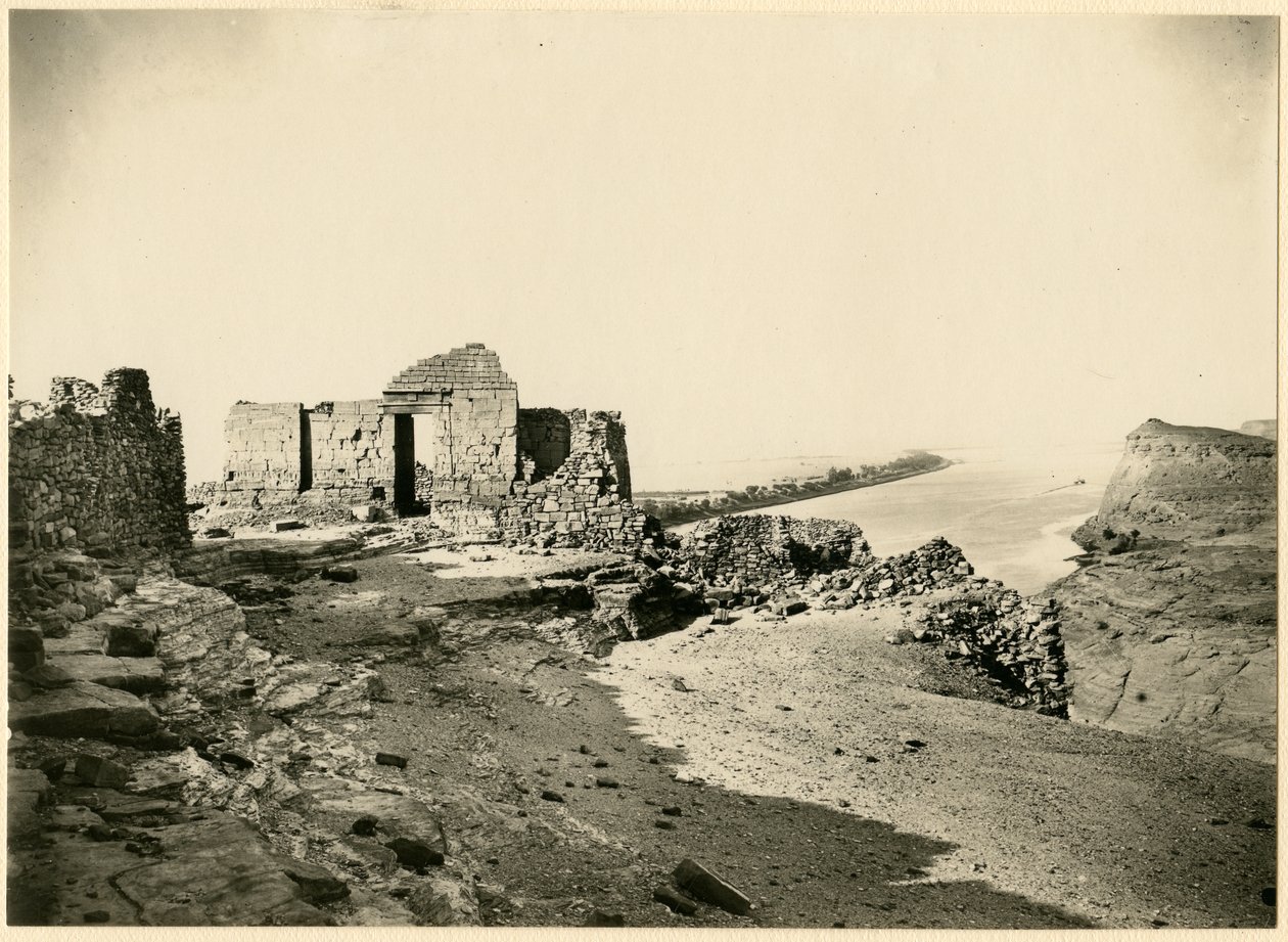 Ruínas do templo, com o Nilo ao fundo, Qasr Ibrim, Egito, fotografia de Georg Steindorff, ca 1930 de Georg Steindorff