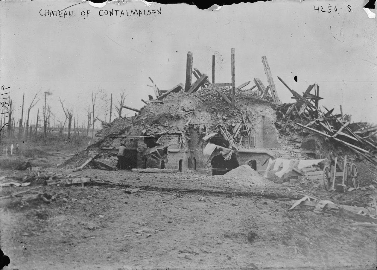 Ruínas do castelo em Contalmaison após a Batalha do Somme, 1916 de George Grantham Bain