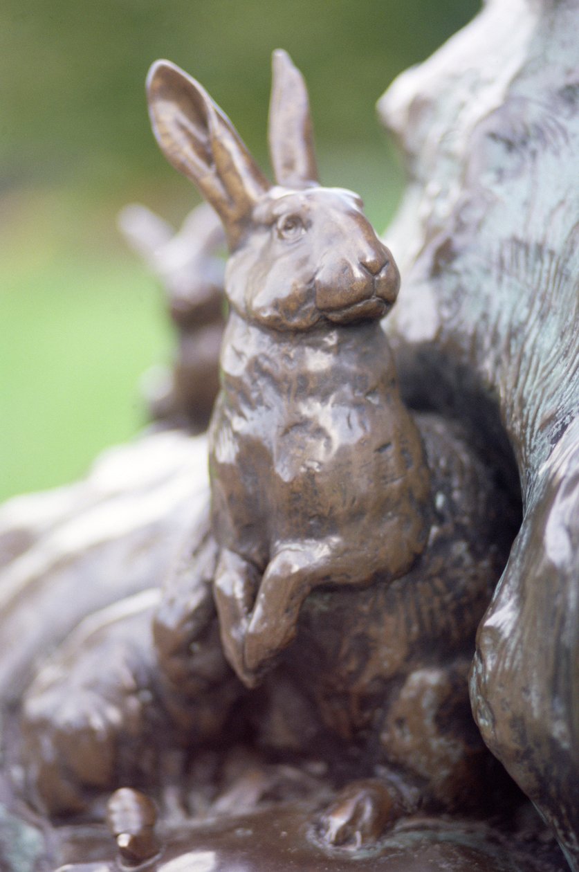 Coelho, detalhe da estátua de Peter Pan, 1912 (bronze) de George James Frampton