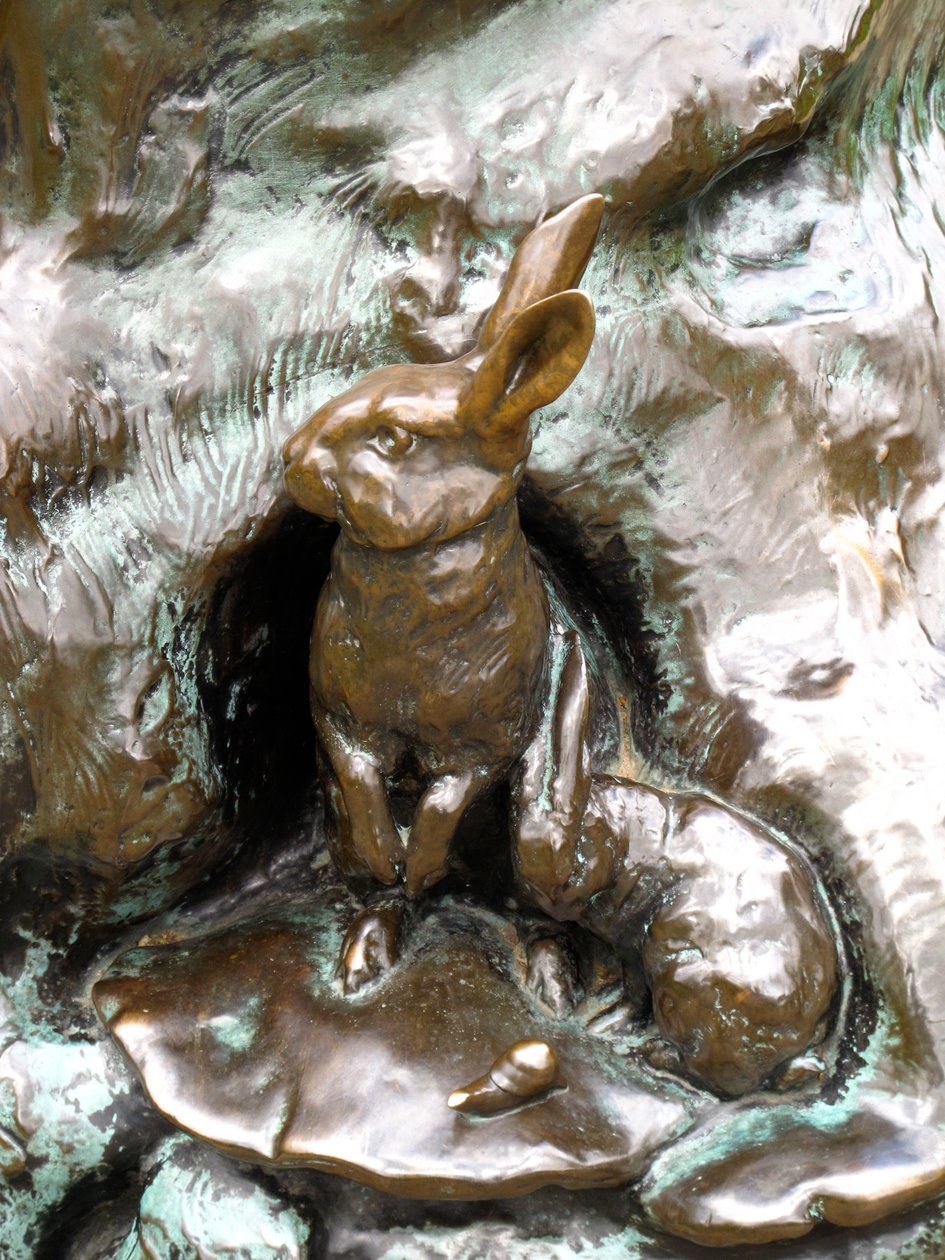 Coelhos, detalhe da estátua de Peter Pan, 1912 (bronze) de George James Frampton