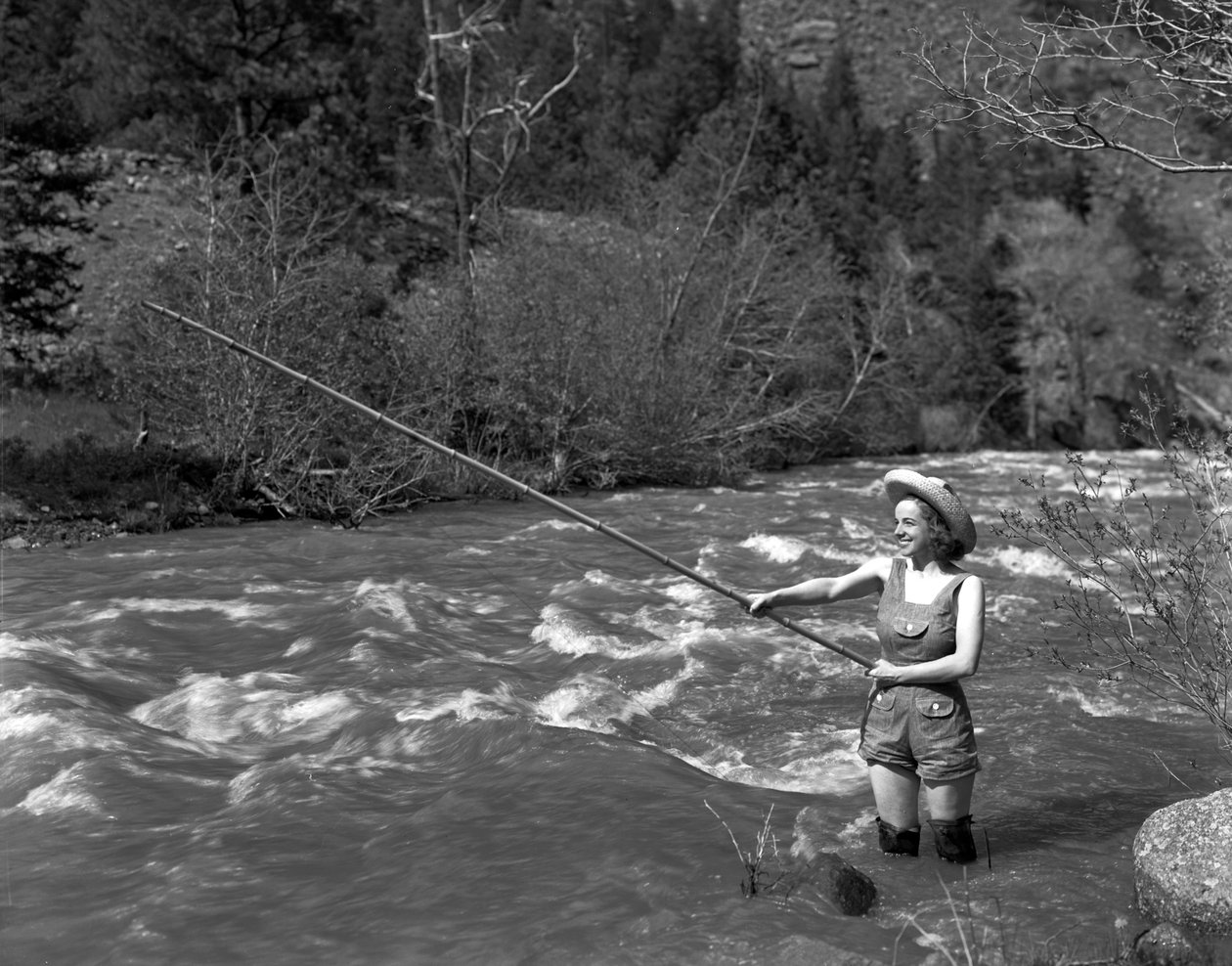 Menina pesca, c.1935 de George Lytle Beam