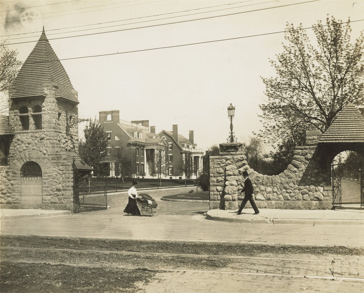 West entrada para Portland Place olhando para o leste da Union Boulevard de George Stark