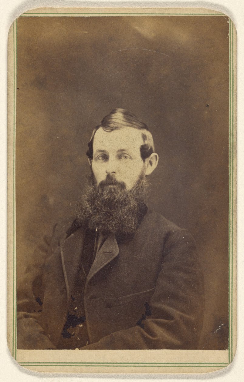 [Homem não identificado com barba cheia, sentado]. de George A. Lenzi