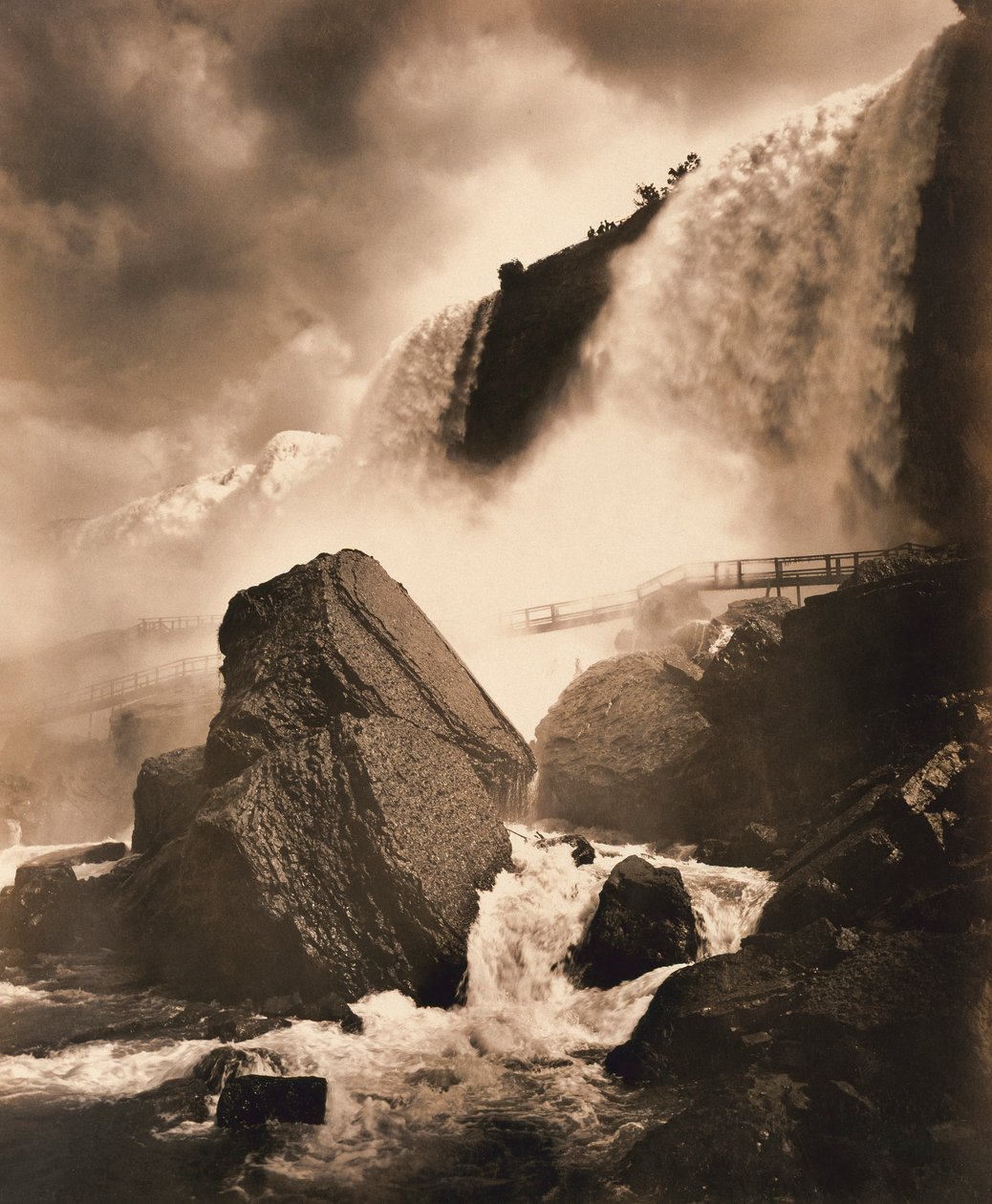 Niagara no verão, visto de baixo de George Barker
