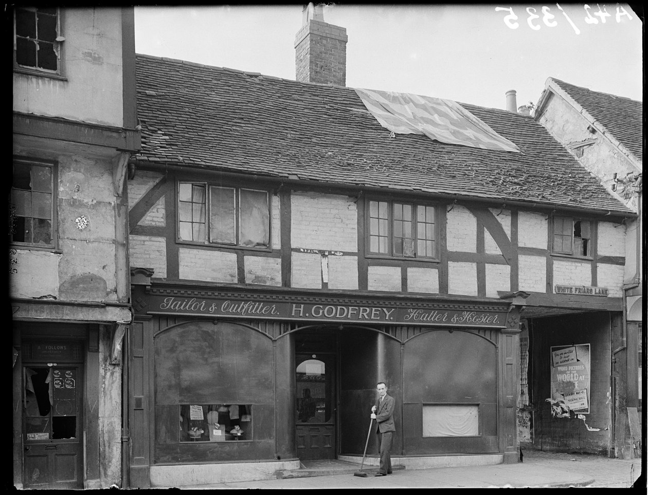 Gosford Street, Coventry, 1941. de George Bernard Mason