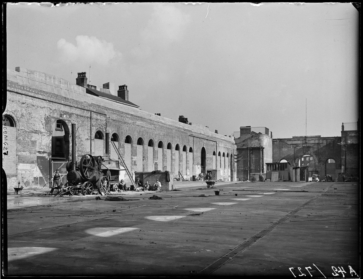 Market Hall, Worcester Street, Bull Ring, Birmingham, 1941. de George Bernard Mason