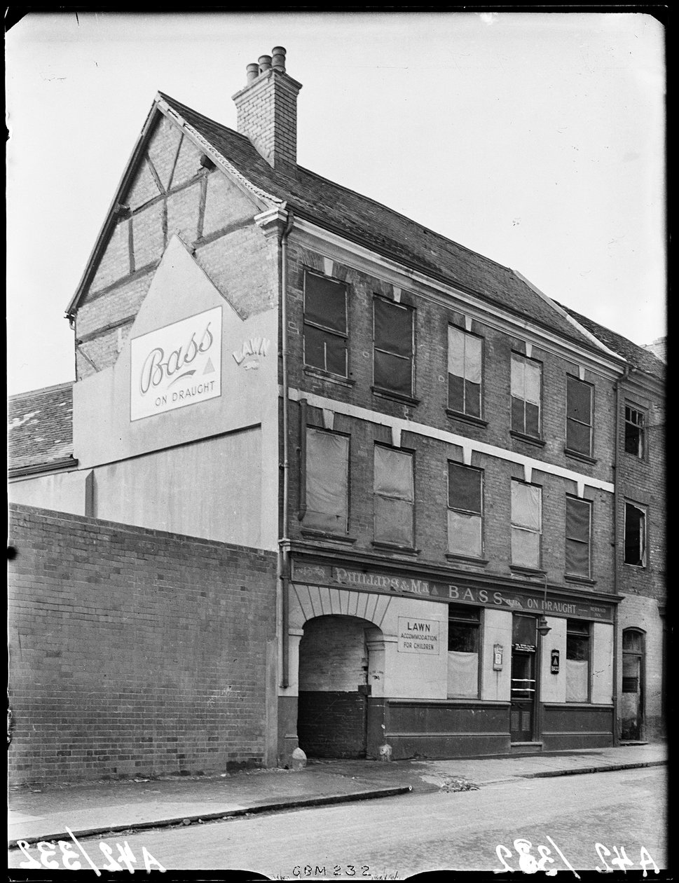 Mermaid Inn, Gosford Street, Coventry, 1941. de George Bernard Mason