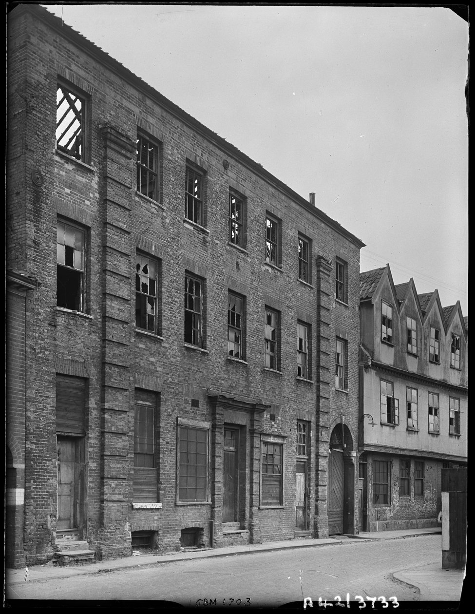 Norfolk Iron Works, Coslany Street, Norwich, Norfolk, 1942. de George Bernard Mason