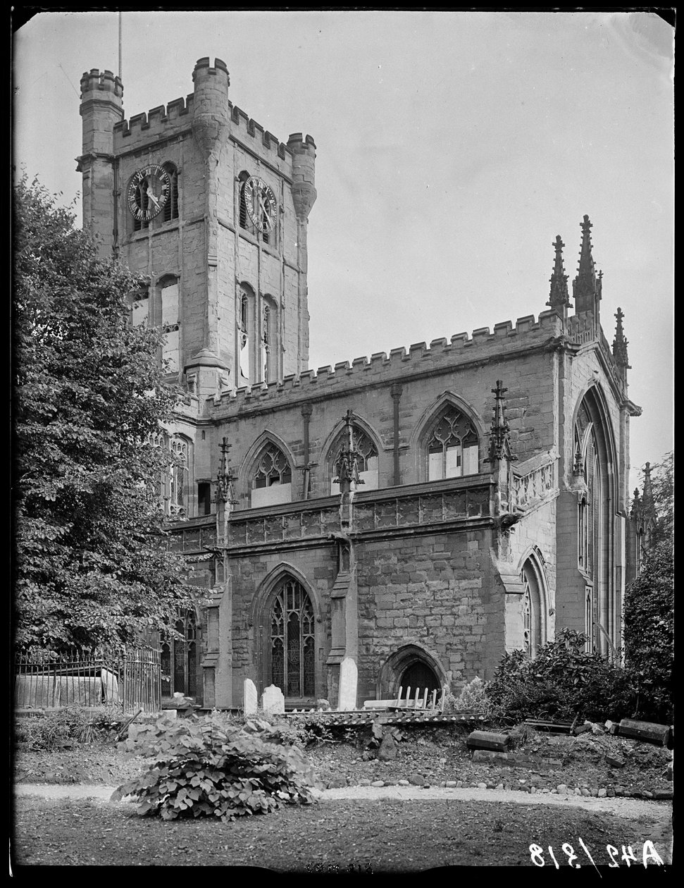 Igreja de São João Batista, Fleet Street, Bablake, Coventry, 1941. de George Bernard Mason