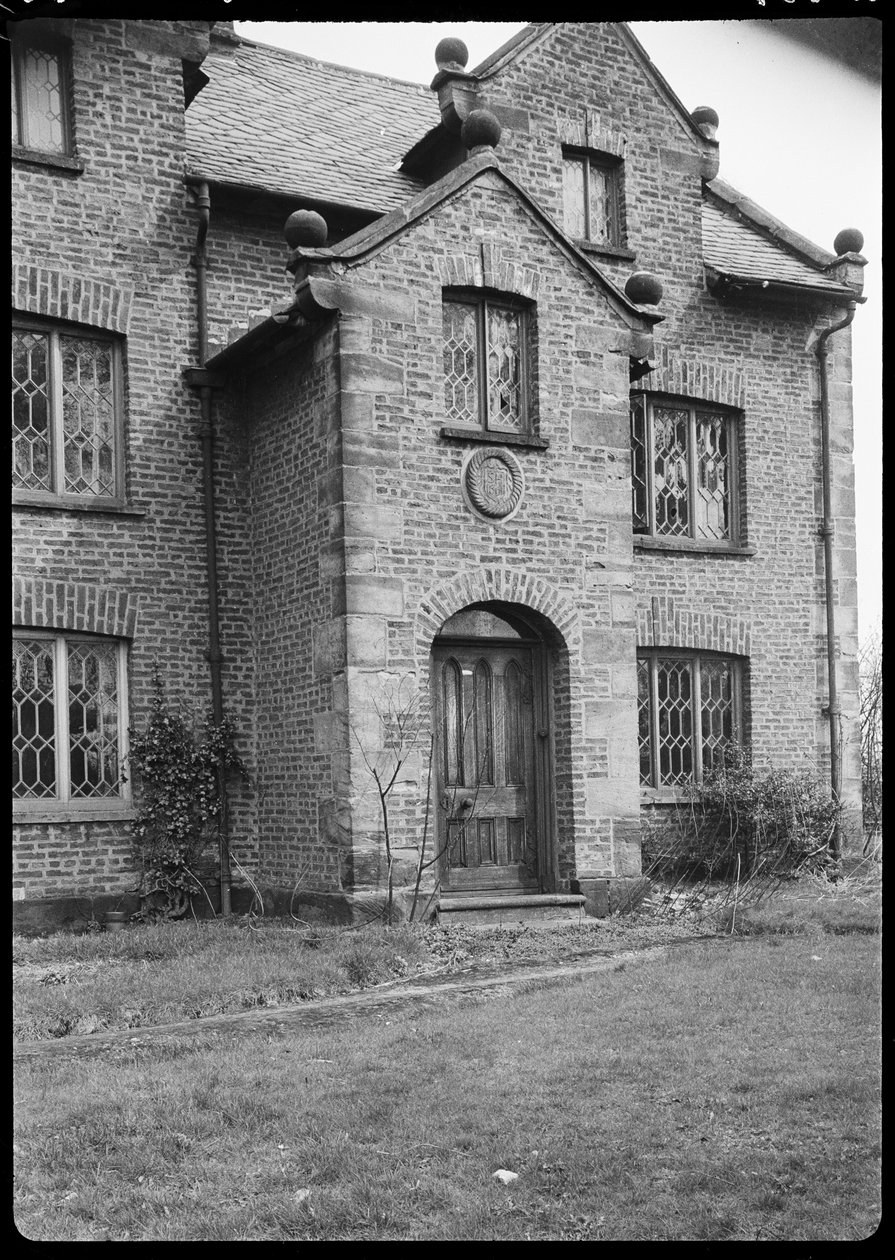 Knobb Hall, Manchester, 1942. de George Bernard Wood