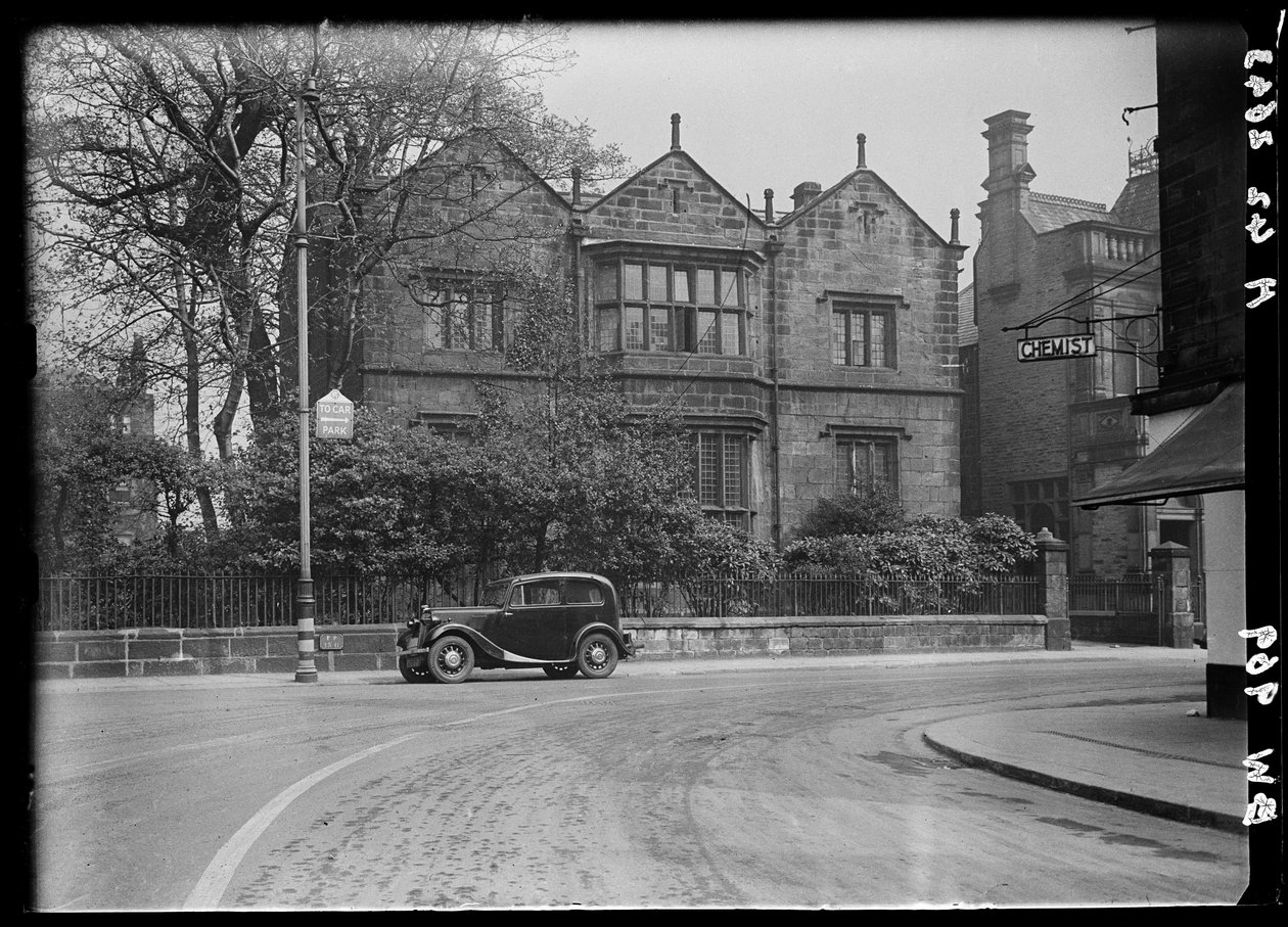 Manor Club, Manor Square, Otley, Leeds, 1942. de George Bernard Wood