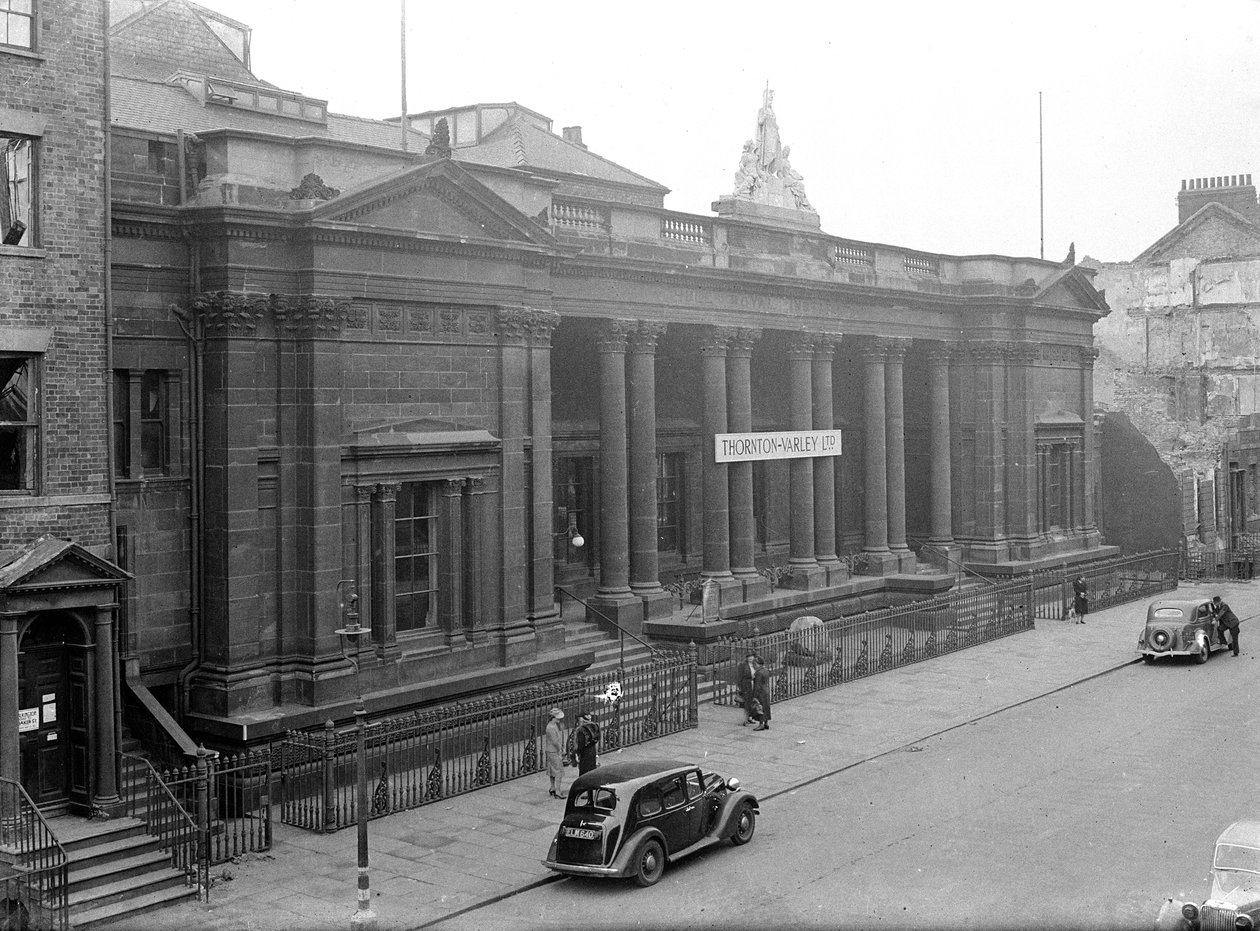 Museu do Instituto Real, Albion Street, Cidade de Kingston upon Hull, 1941. de George Bernard Wood