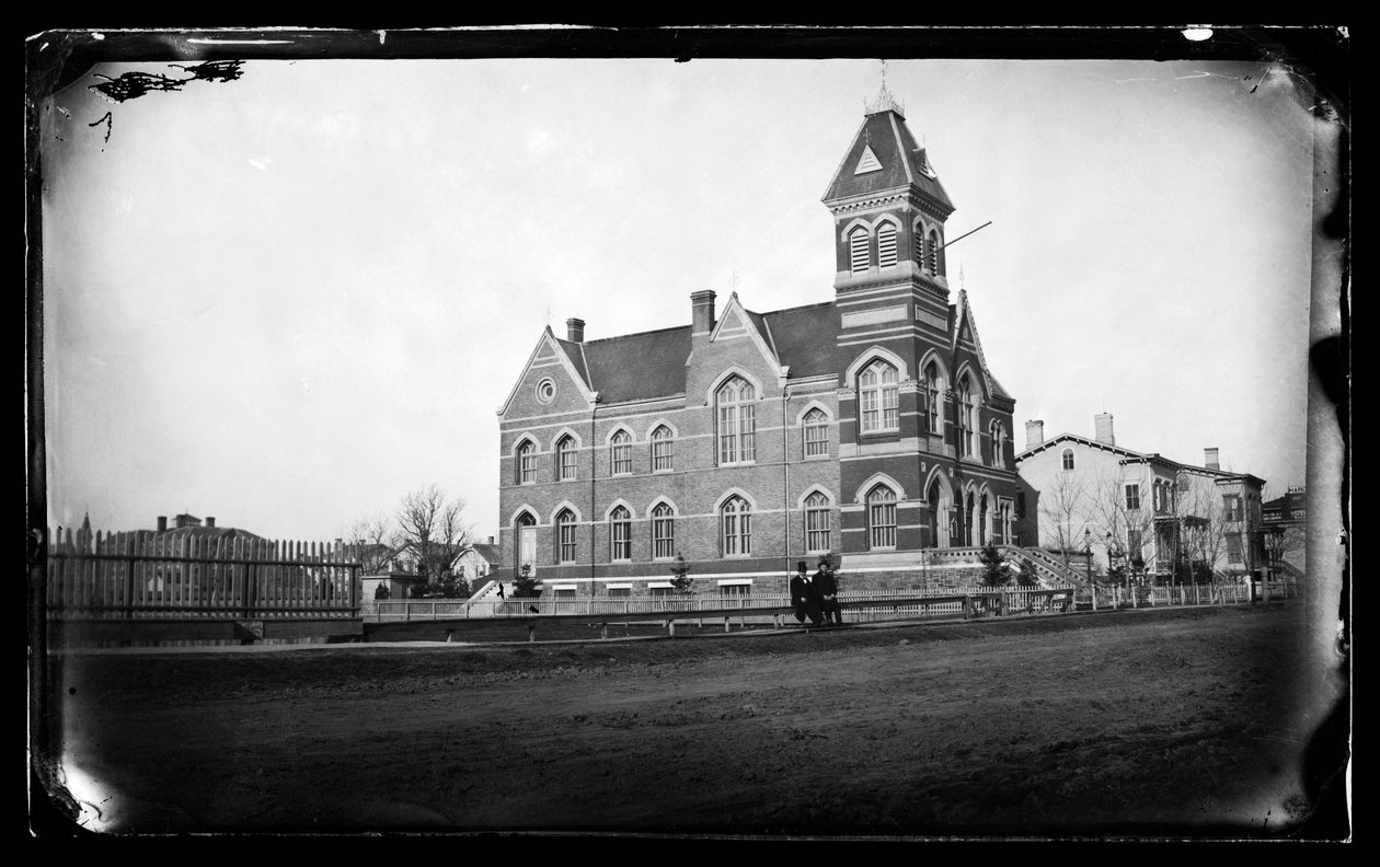 Câmara Municipal, Flatbush, Brooklyn, c.1872-87 (wet-collodion negative) de George Bradford Brainerd