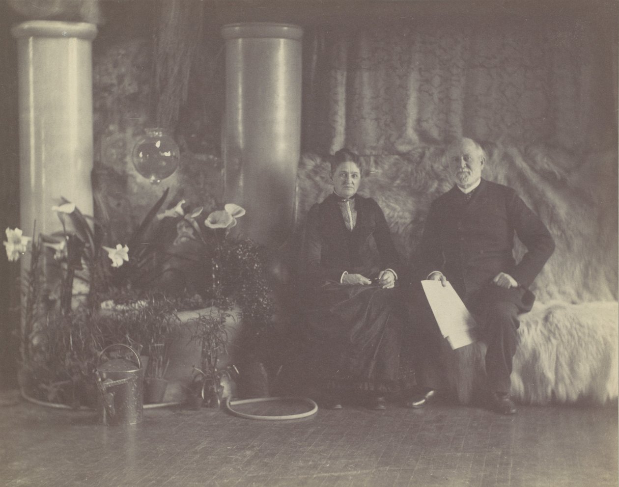 Sr. e Sra. Charles L. Tiffany no Estúdio de Louis C. Tiffany, ca. 1890. de George Collins Cox