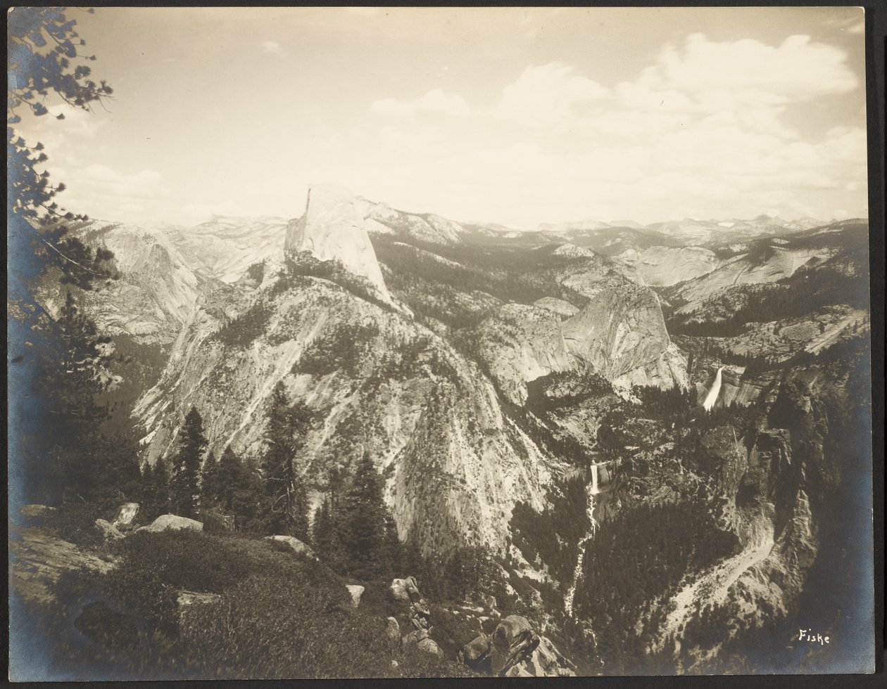 Parte de trás do Half Dome - Cataratas Vernal e Nevada de perto do Glacier Point - Yosemite de George Fiske