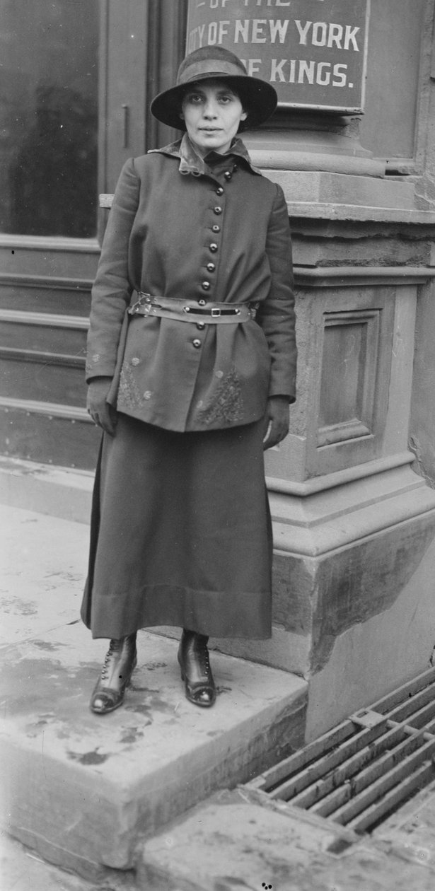 Fania Mindell provavelmente tomada durante o julgamento de Bownsville, 1917 de George Grantham Bain