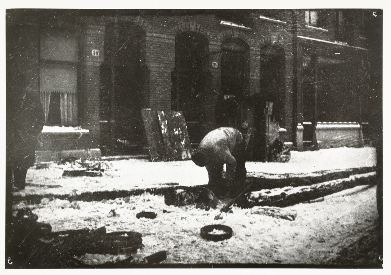 Trabalhador da construção civil trabalhando na neve em Amsterdã de George Hendrik Breitner