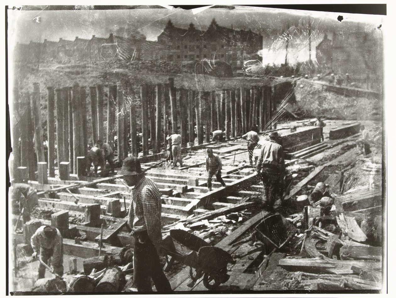 Trabalhadores da construção civil a trabalhar num estaleiro em Van Diemenstraat em Amesterdão de George Hendrik Breitner