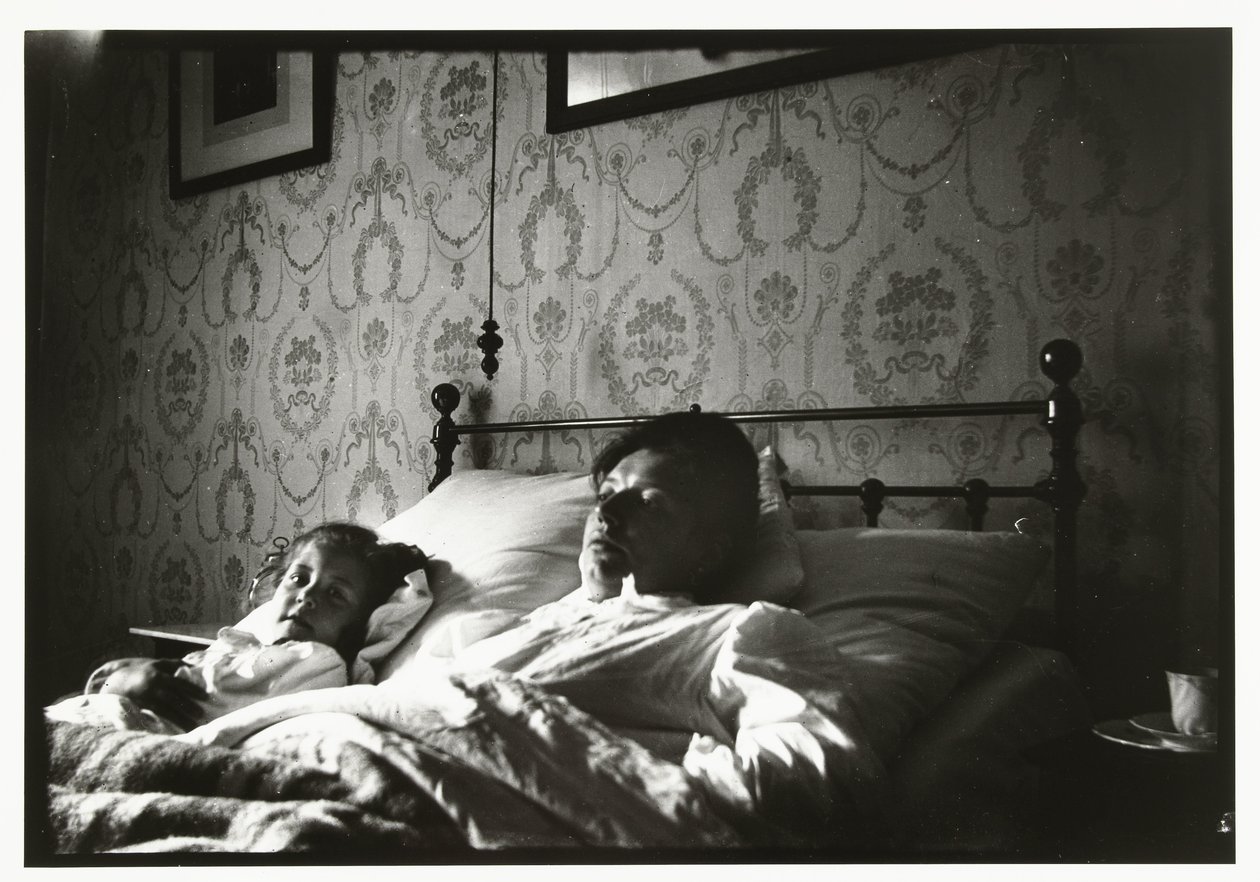 Marie Breitner e uma garota acordando na cama de George Hendrik Breitner