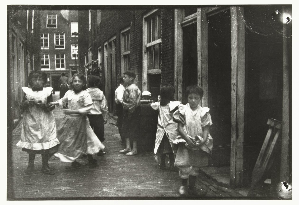 Crianças a brincar numa rua de George Hendrik Breitner