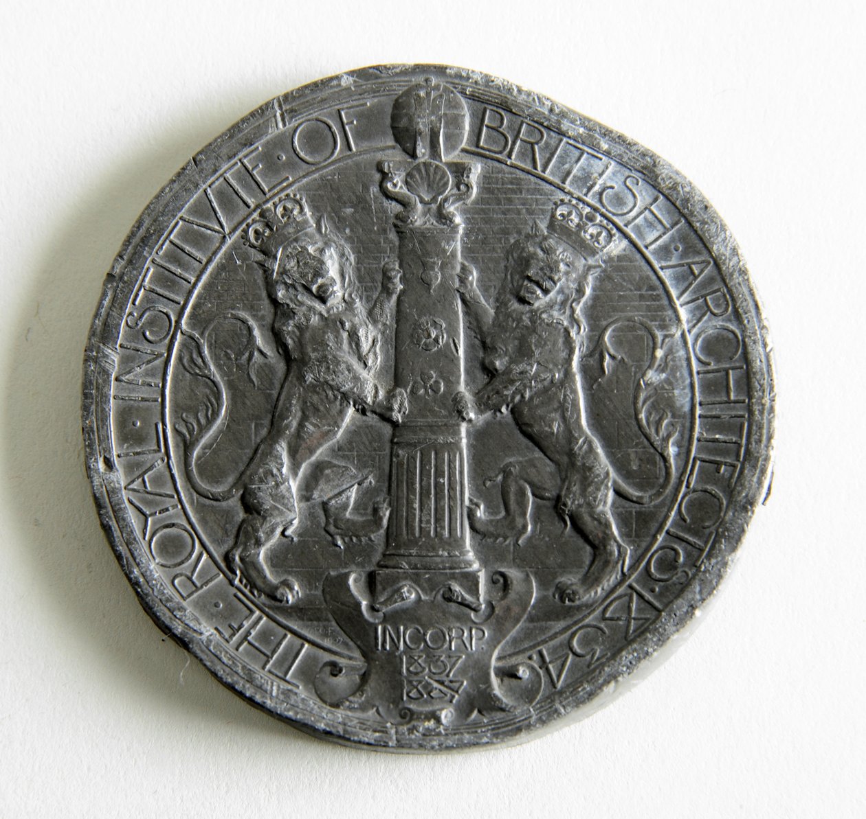 Medalha do Royal Institute of British Architects concedida pelo ensaio e desenho medido, 1907 de George James Frampton
