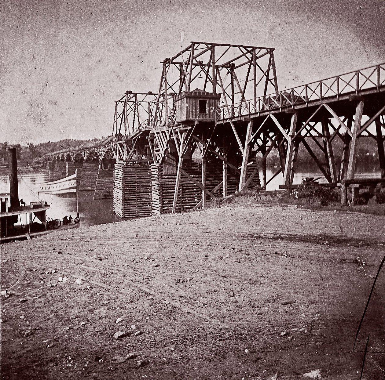 Ponte sobre o rio Tennessee em Chattanooga, ca. 1864. de George N. Barnard