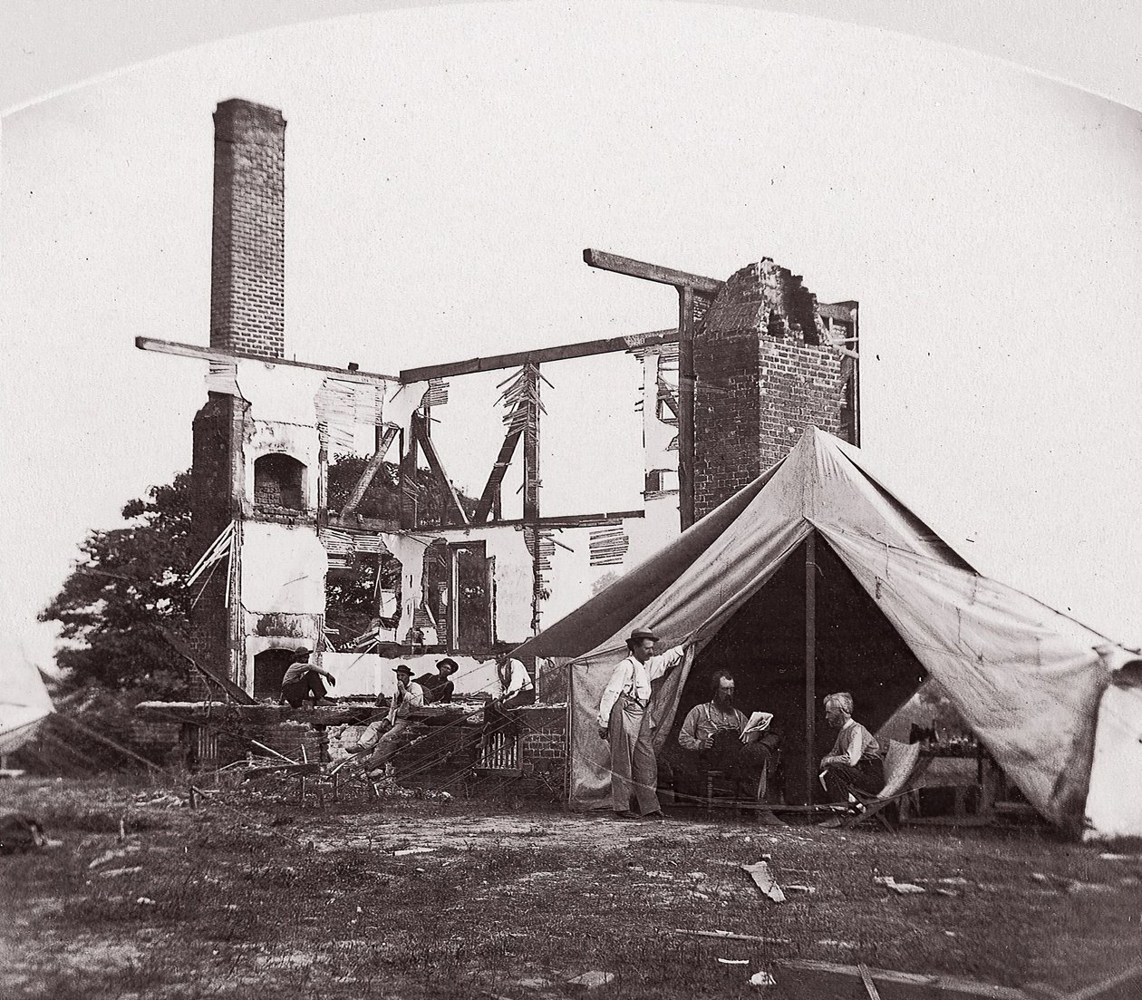 Bull Run, Casa da Sra. Henry, 21 de julho de 1861, 1861. de George N. Barnard