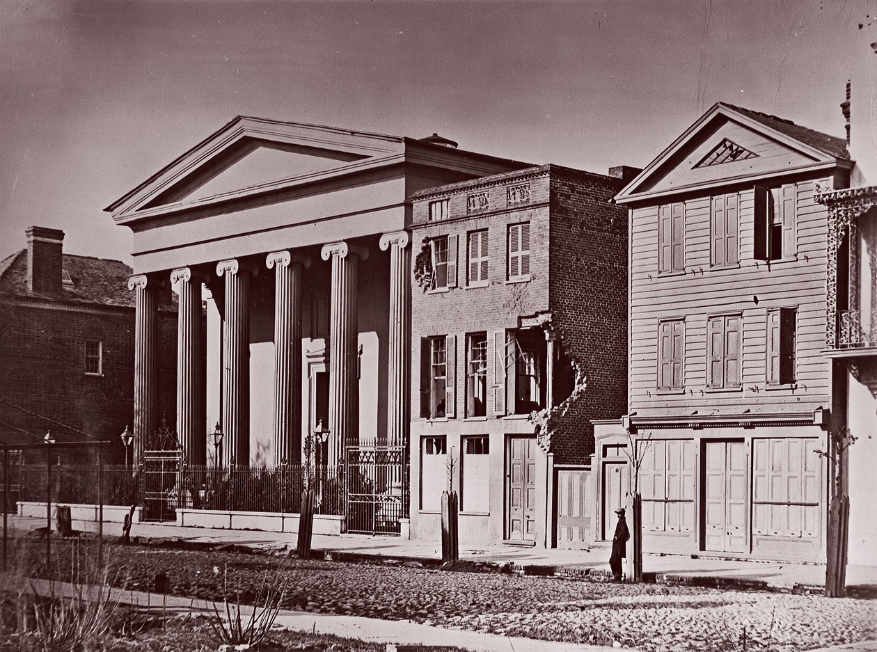 Hibernian Hall, Charleston, ca. 1864. de George N. Barnard