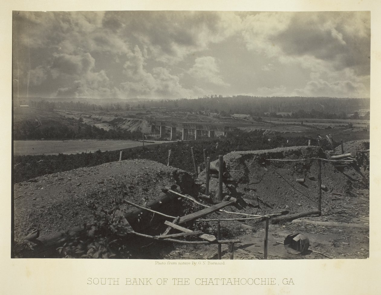 Margem sul do rio Chattahoochie, Geórgia. de George N. Barnard