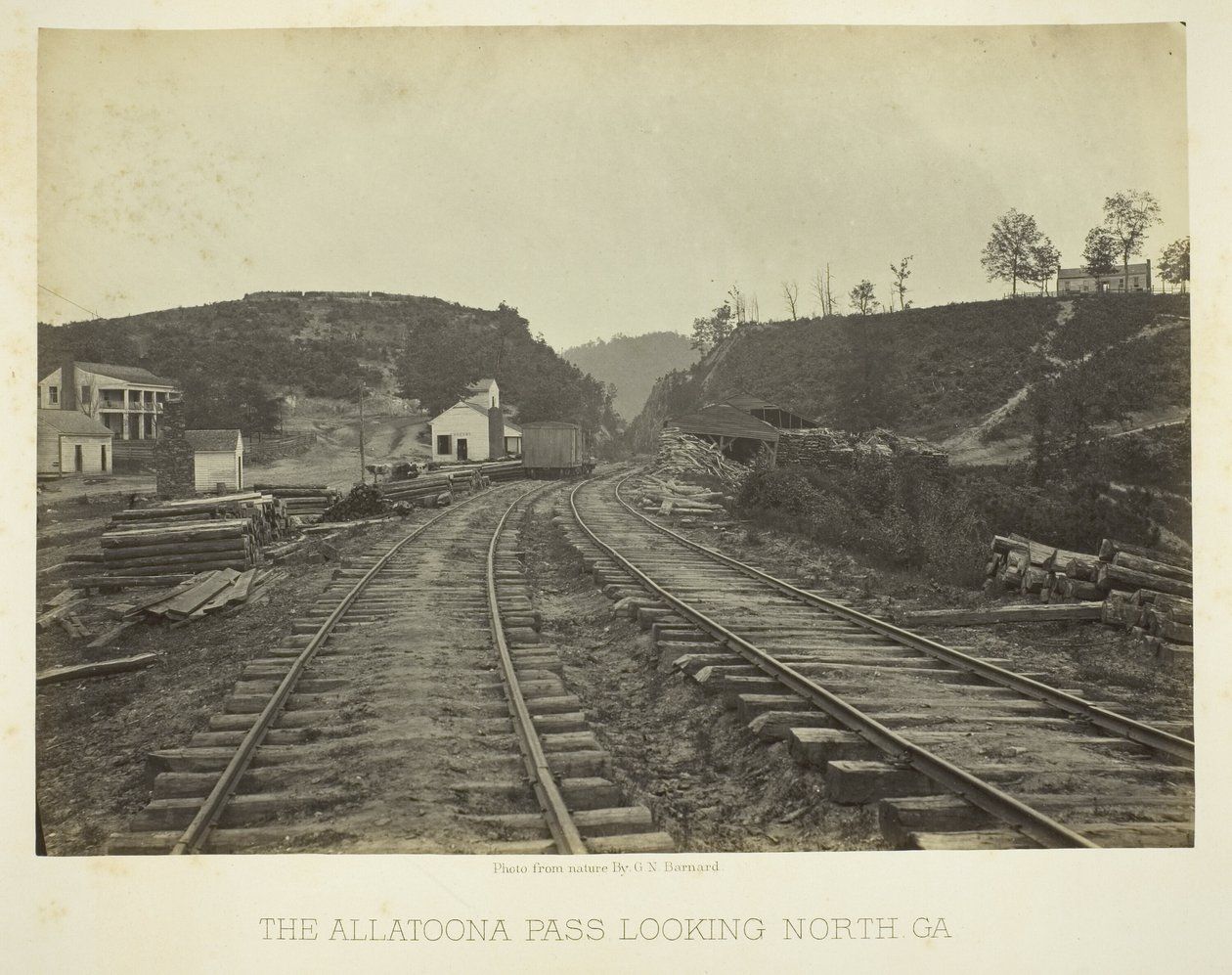 O desfiladeiro de Allatoona, olhando para o norte, GA de George N. Barnard