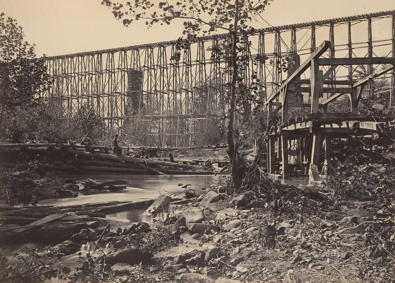 Ponte de cavalete em Whiteside, década de 1860. de George N. Barnard