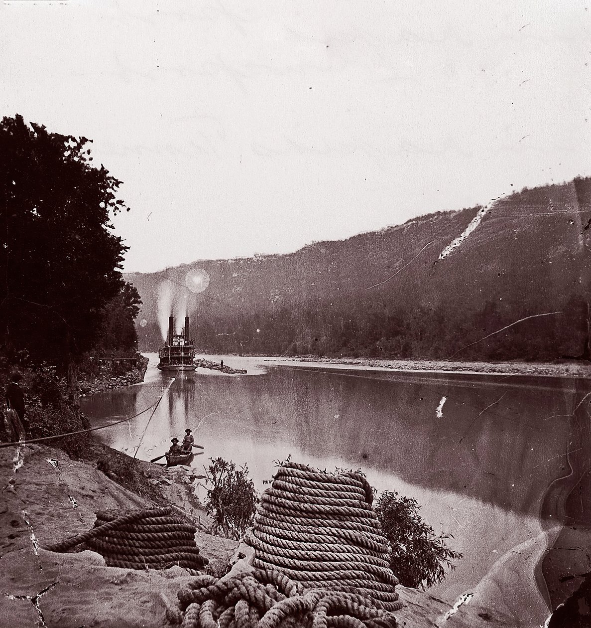 Transporte dos EUA em Rapids, Rio TennesseeThe Suck - Rio Tennessee abaixo de Chattanooga..., ca. 1864. de George N. Barnard