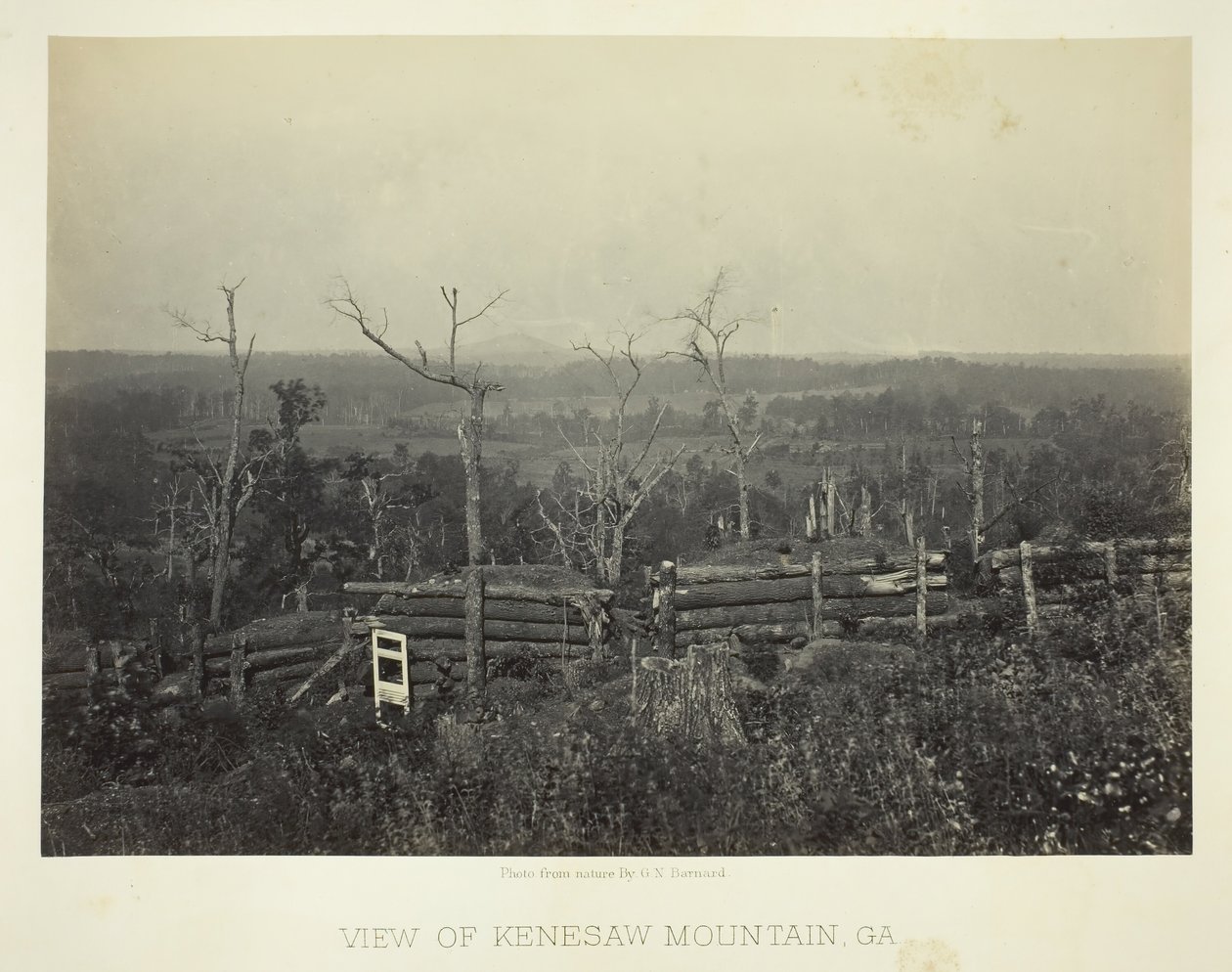 Vista da montanha Kenesaw, Geórgia, 1866. de George N. Barnard